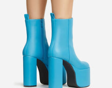 Load image into Gallery viewer, Blue platform block heel ￼
