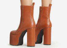 Load image into Gallery viewer, Brown platform block, heel￼
