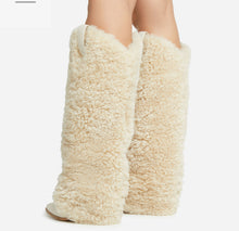 Load image into Gallery viewer, Beige Faux Fur boots
