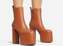 Load image into Gallery viewer, Brown platform block, heel￼
