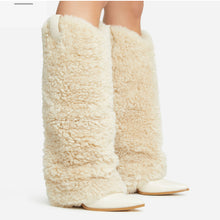 Load image into Gallery viewer, Beige Faux Fur boots
